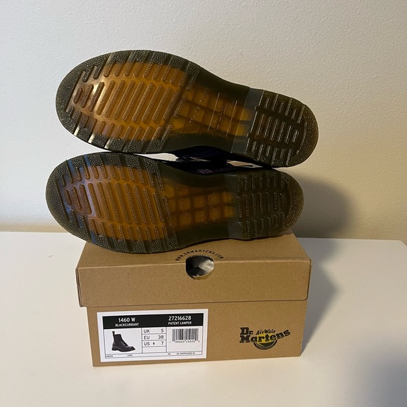 DR MARTENS 1460 PATENT LEATHER LACE UP BOOTS - Picture 12 of 16